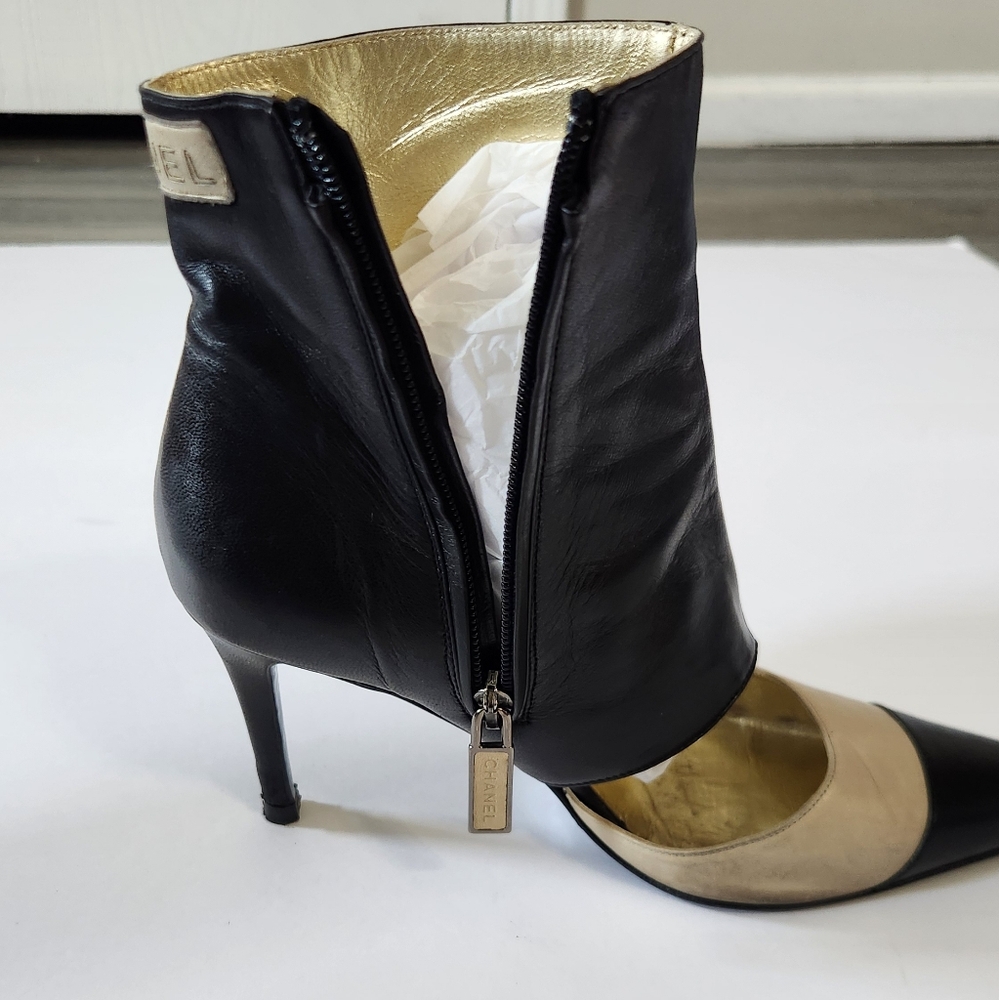 CHANEL Black‎ and Cream Heeled Boots - Picture 13 of 16
